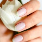 Trendy Farbkombi: Two-Toned French Nails sind unser Maniküre-Crush der Saison